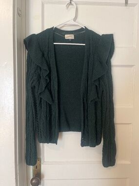Women’s Medium Universal Thread Green Sweater